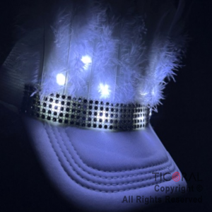 SOMBRERO TRUCKER LUJO CON PLUMAS CON LUZ BLANCO x 1